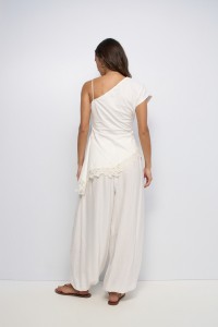 T-SHIRT ASSIM�TRICA COM RENDA