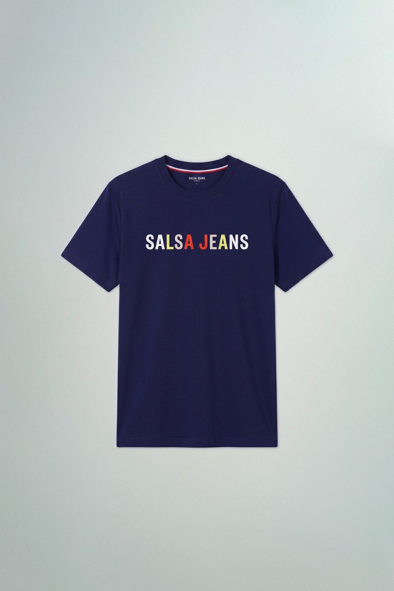 T-SHIRT MET MERKOPDRUK