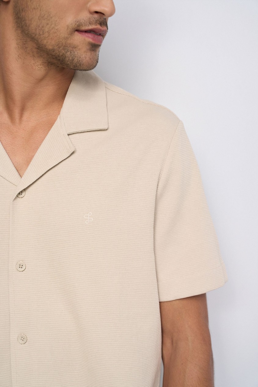 CAMISA DE MANGA CORTA TEXTURIZADA