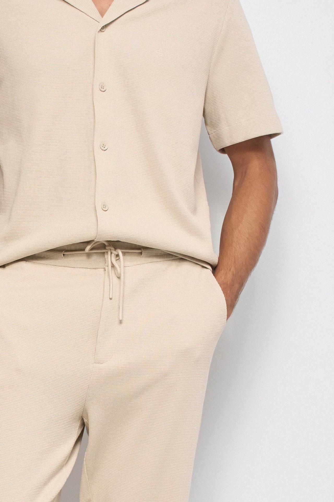 TEXTURED JOGGERS