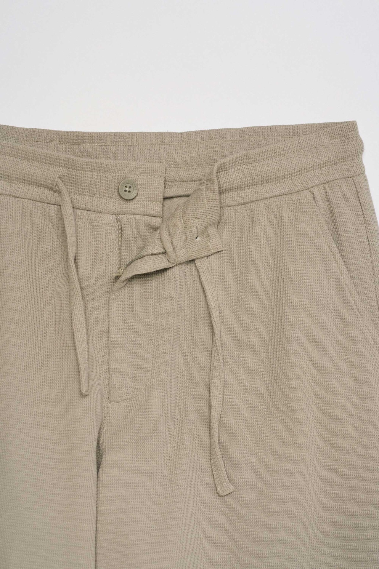 TEXTURED JOGGER SHORTS