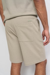 TEXTURED JOGGER SHORTS
