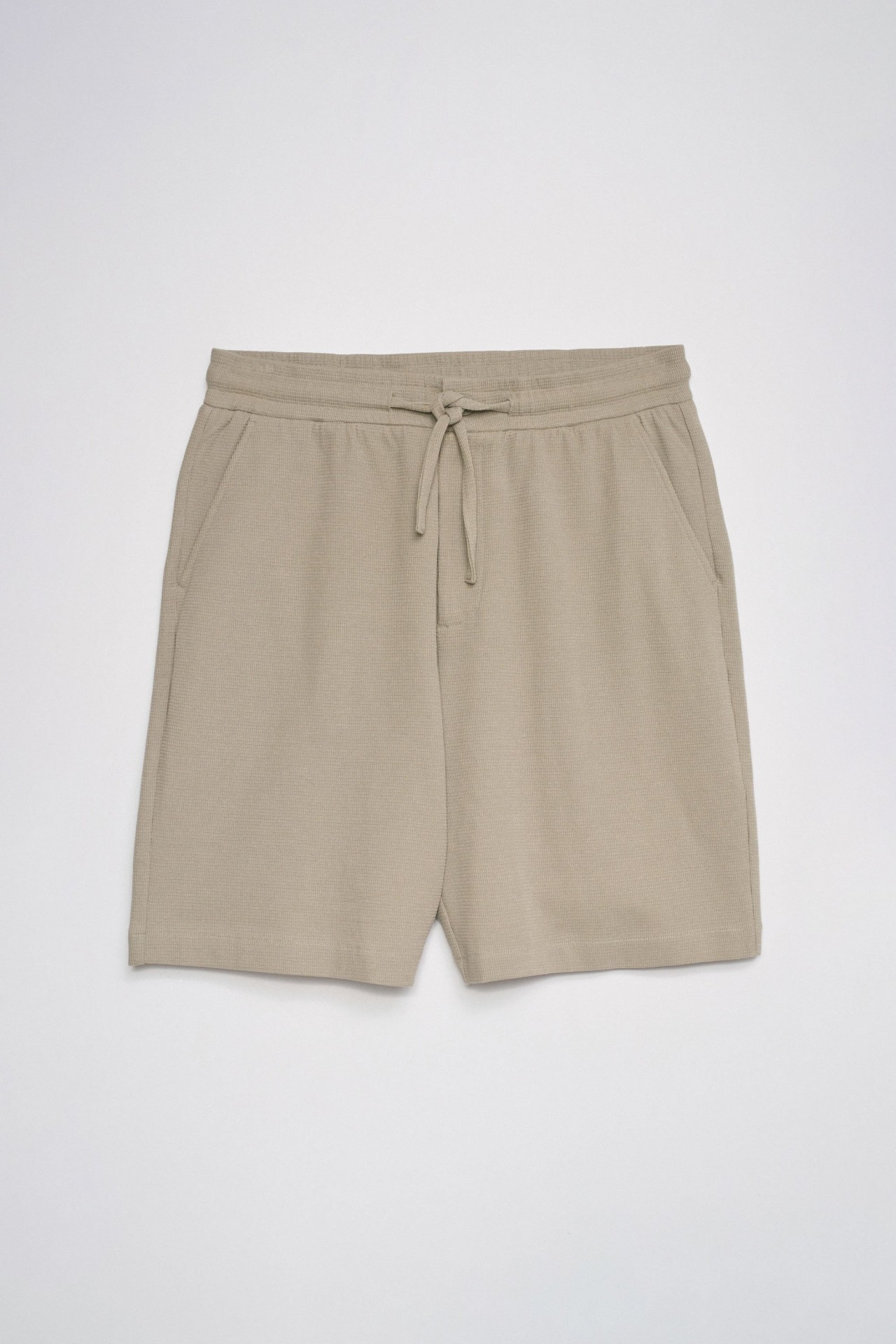 TEXTURED JOGGER SHORTS