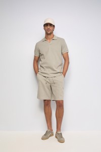 TEXTURED JOGGER SHORTS