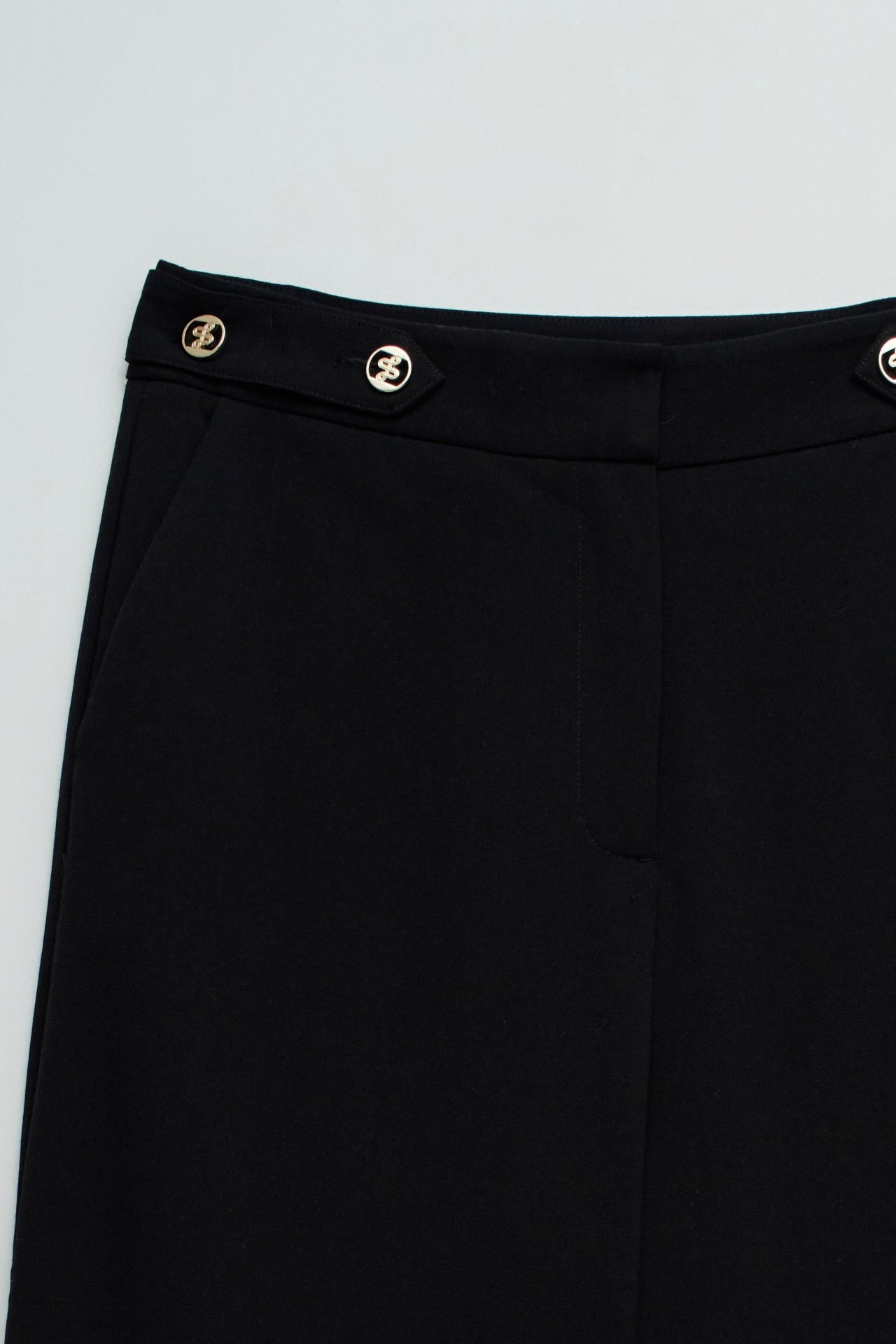STOFFHOSE MIT STRAIGHT LEGS