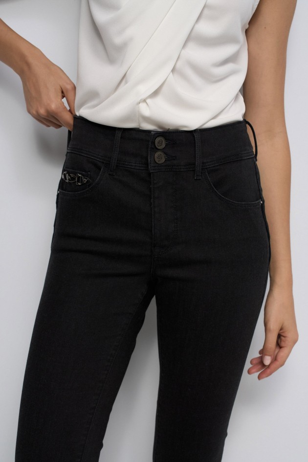 SECRET PUSH IN BOOTCUT JEANS