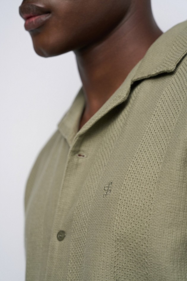 CAMISA DE MANGA CORTA TEXTURIZADA