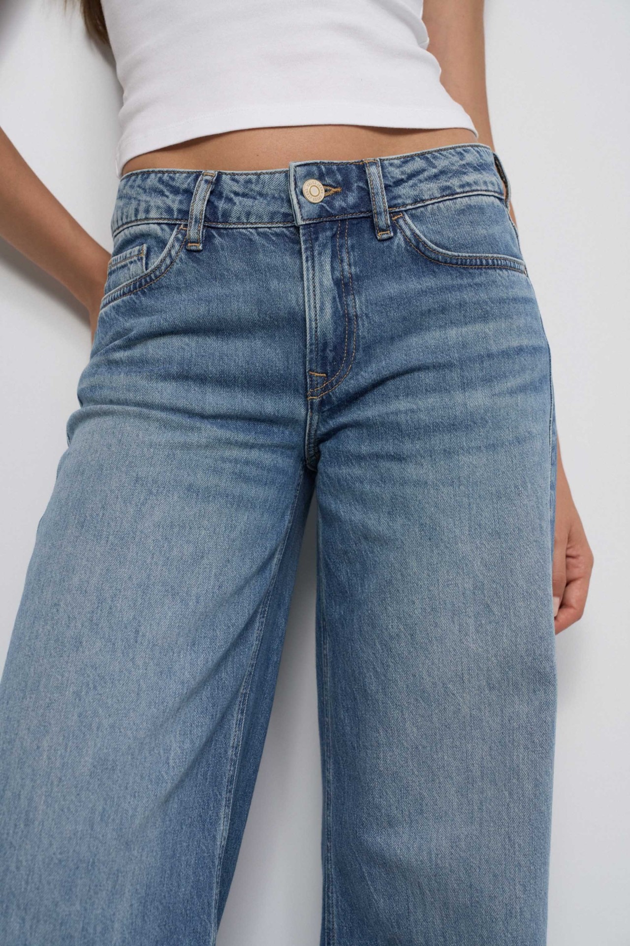 LOW RISE WIDE JEANS