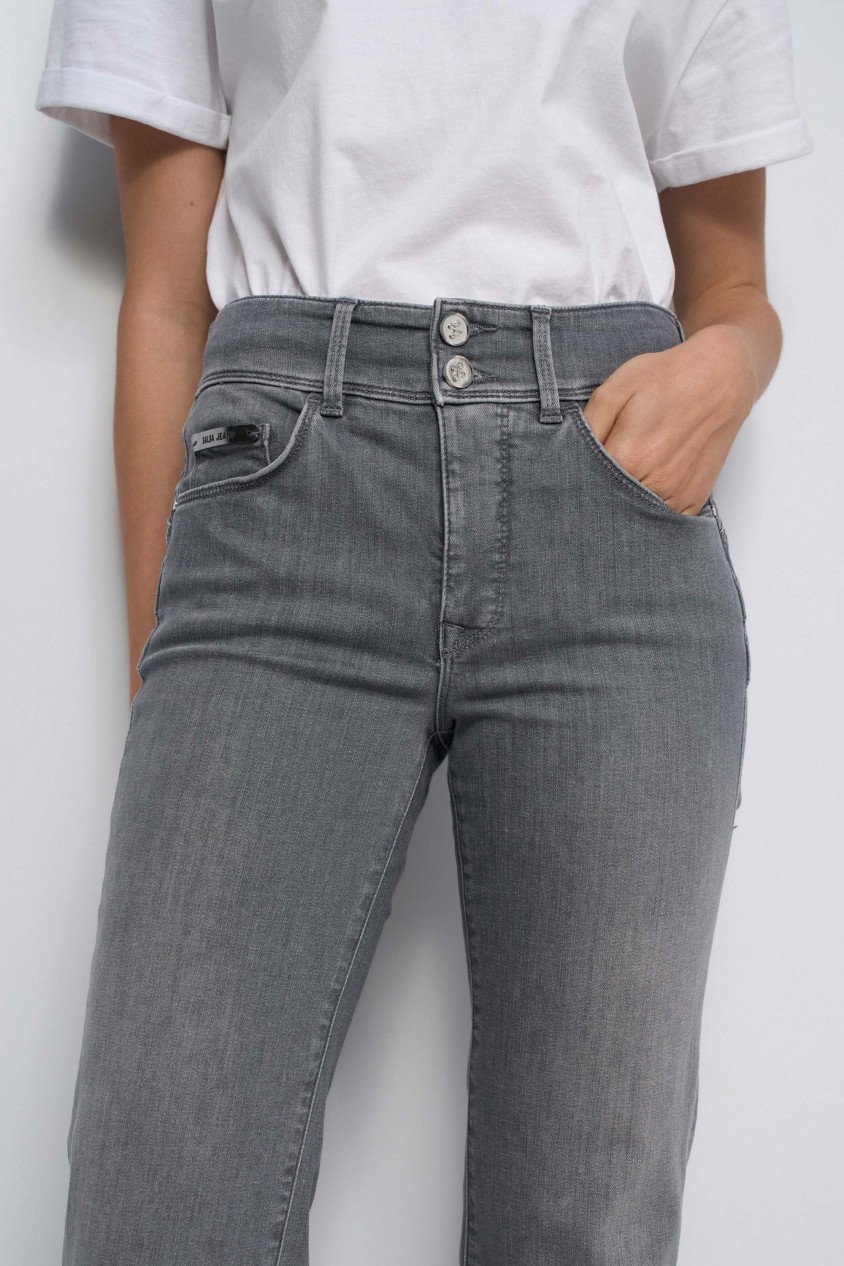 SECRET PUSH IN STRAIGHT JEANS