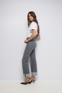 SECRET PUSH IN STRAIGHT JEANS SECRET PUSH IN STRAIGHT JEANS