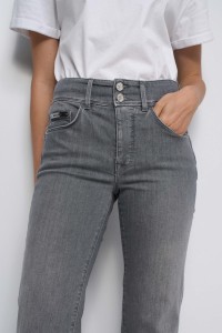 SECRET PUSH IN STRAIGHT JEANS SECRET PUSH IN STRAIGHT JEANS
