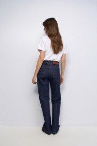 TRUE STRAIGHT JEANS