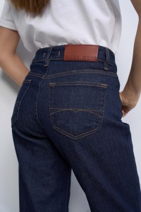 TRUE STRAIGHT JEANS