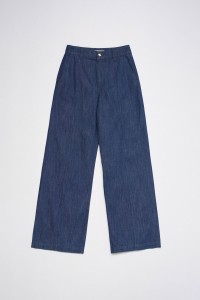 CAL�AS CHINO COM PERNA WIDE EM LIGHTDENIM