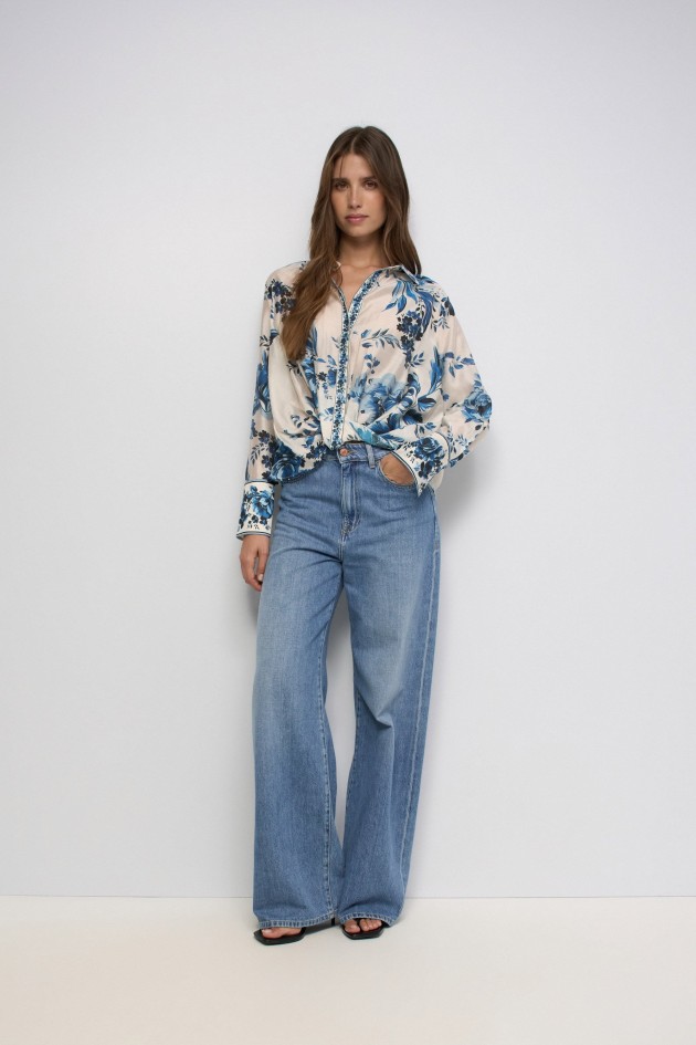 BLUSA COM PADRÃO FLORAL