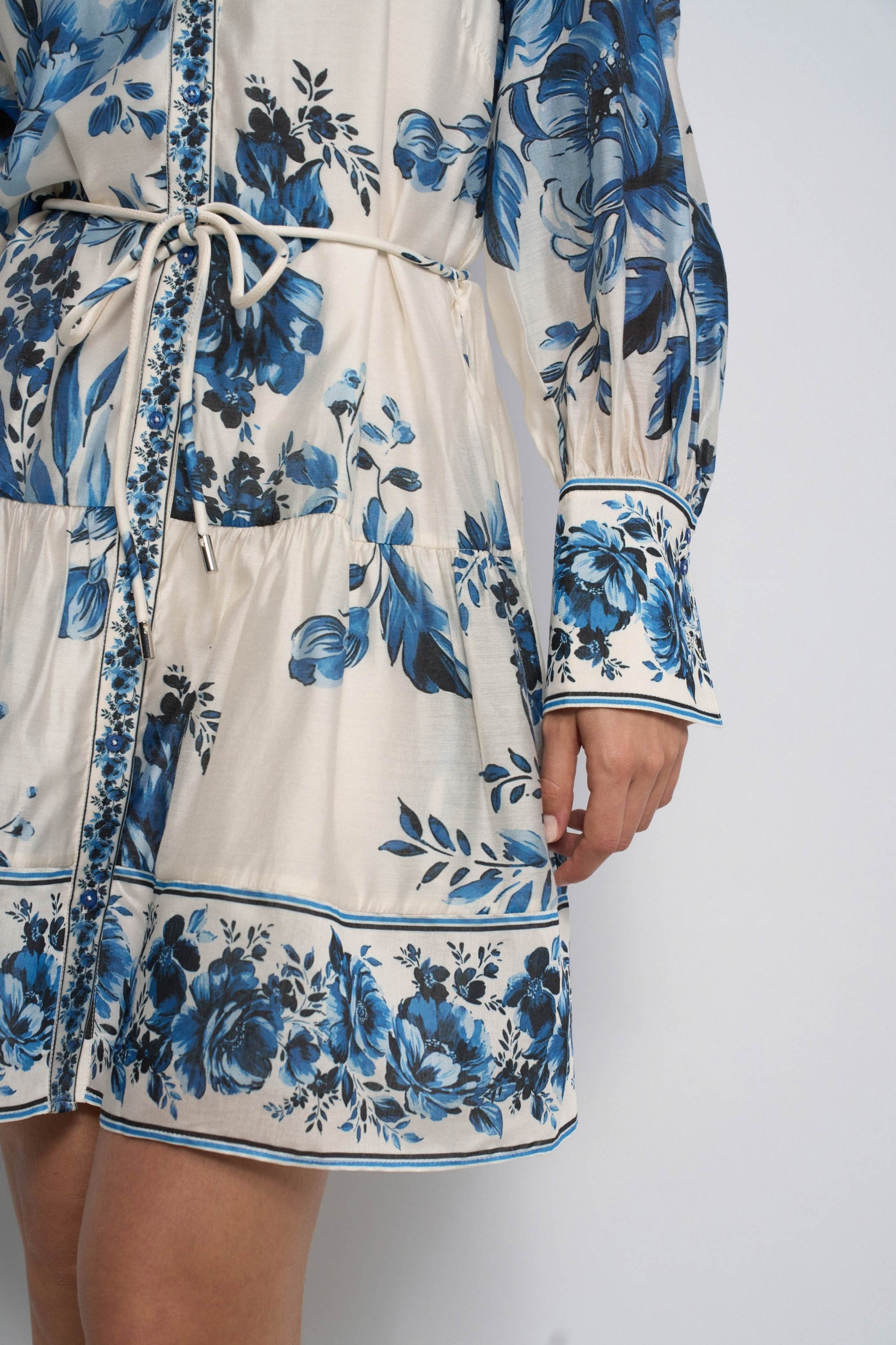 HEMDBLUSENKLEID MIT BLUMENMUSTER