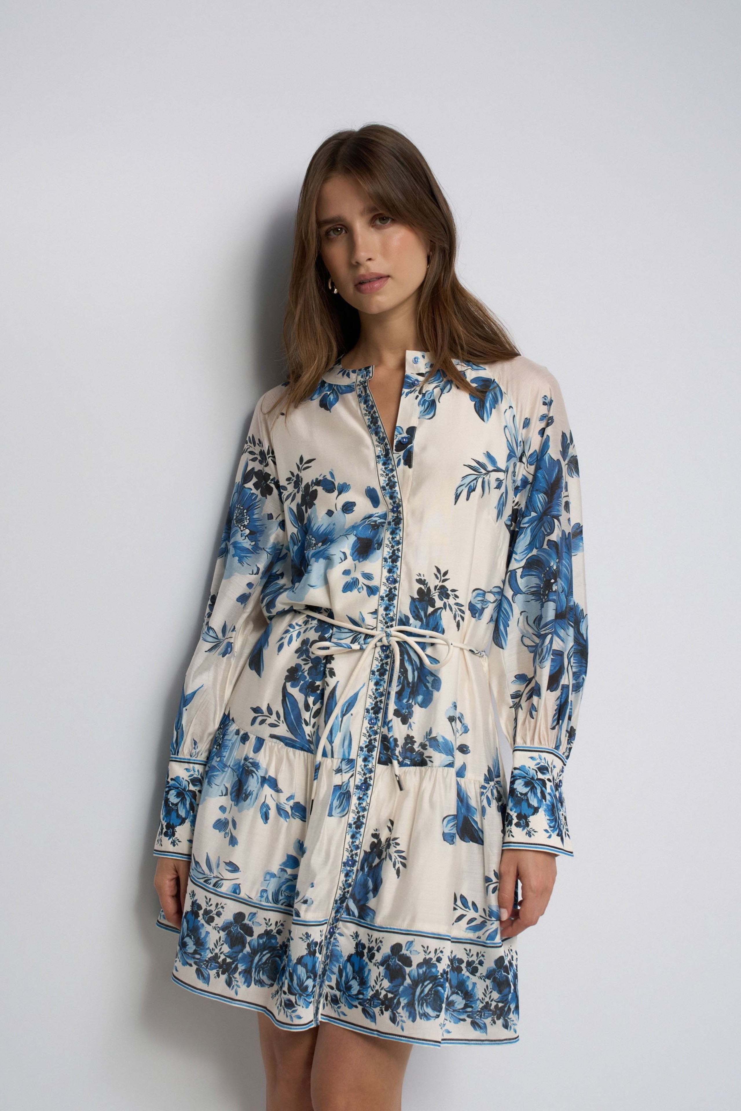 HEMDBLUSENKLEID MIT BLUMENMUSTER