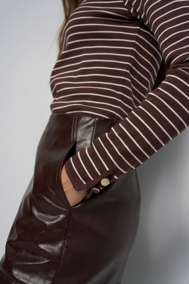 CAMISOLA COM RISCAS