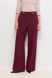 HOSE AUS STOFF MIT WEITEM BEIN