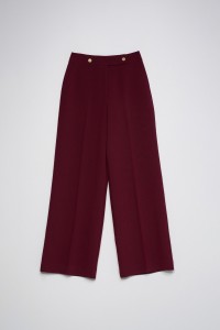 HOSE AUS STOFF MIT WEITEM BEIN