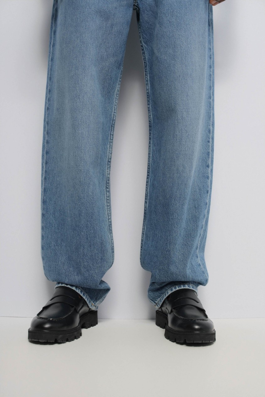 LOOSE FIT JEANS