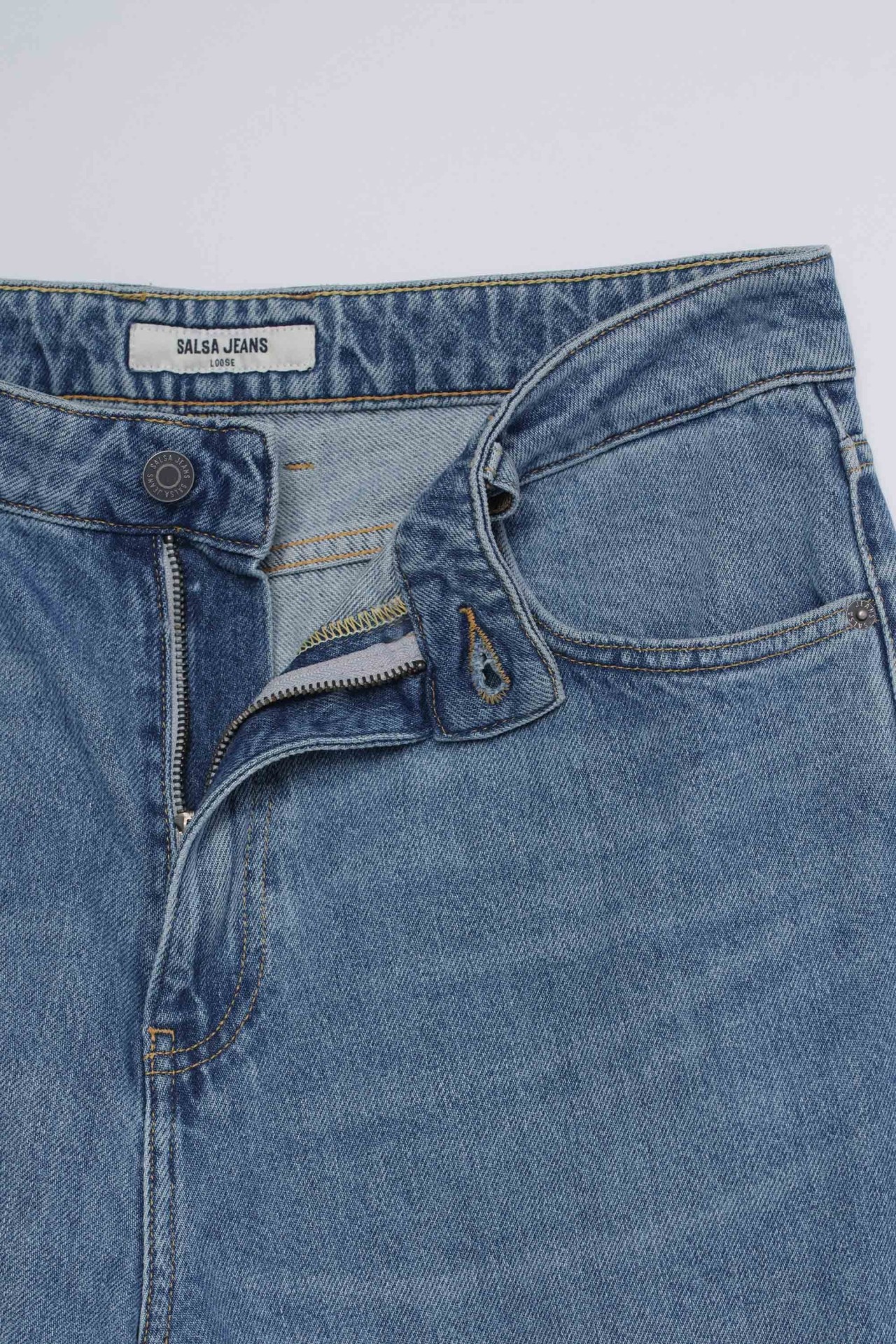 LOOSE FIT JEANS