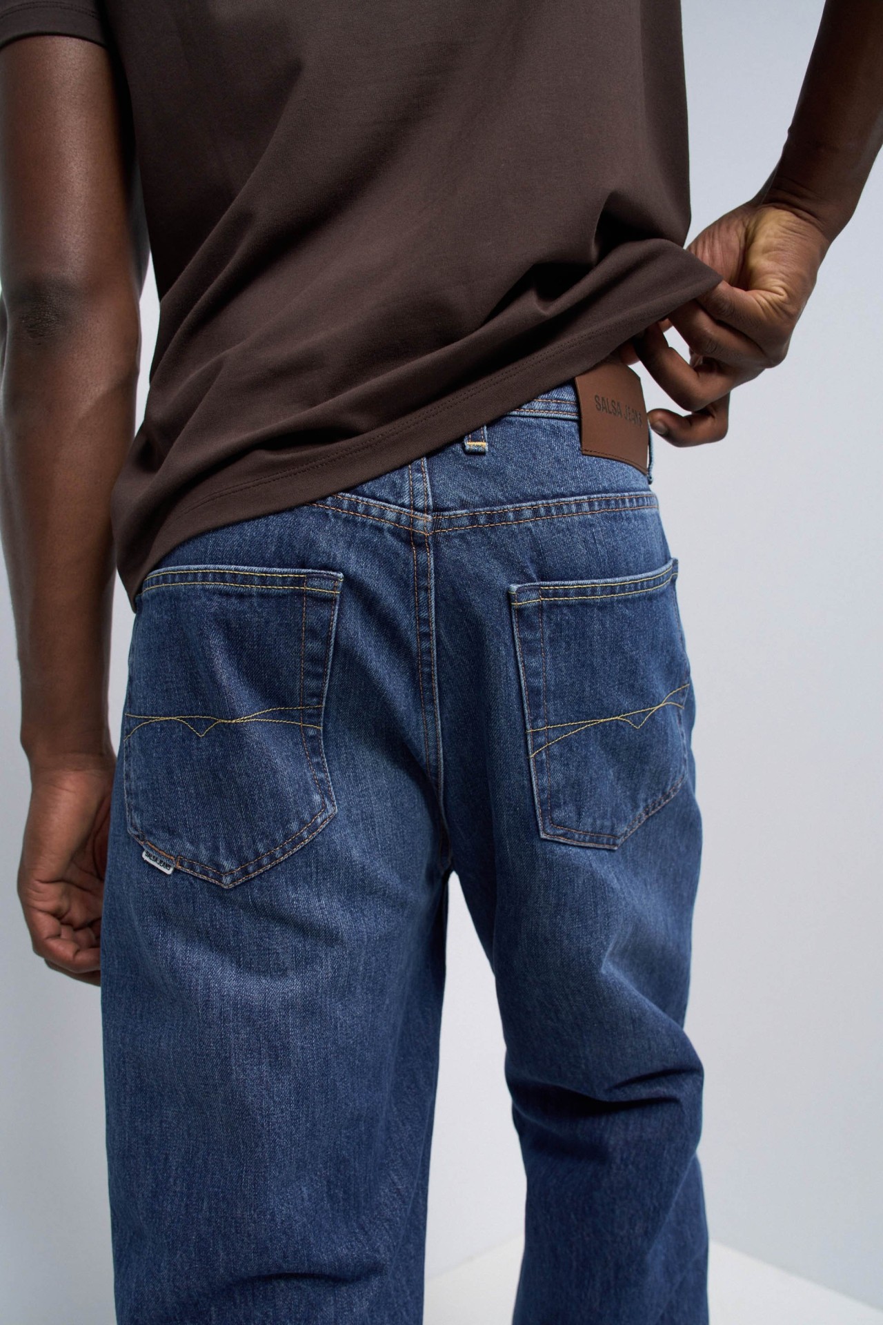 LOOSE FIT JEANS