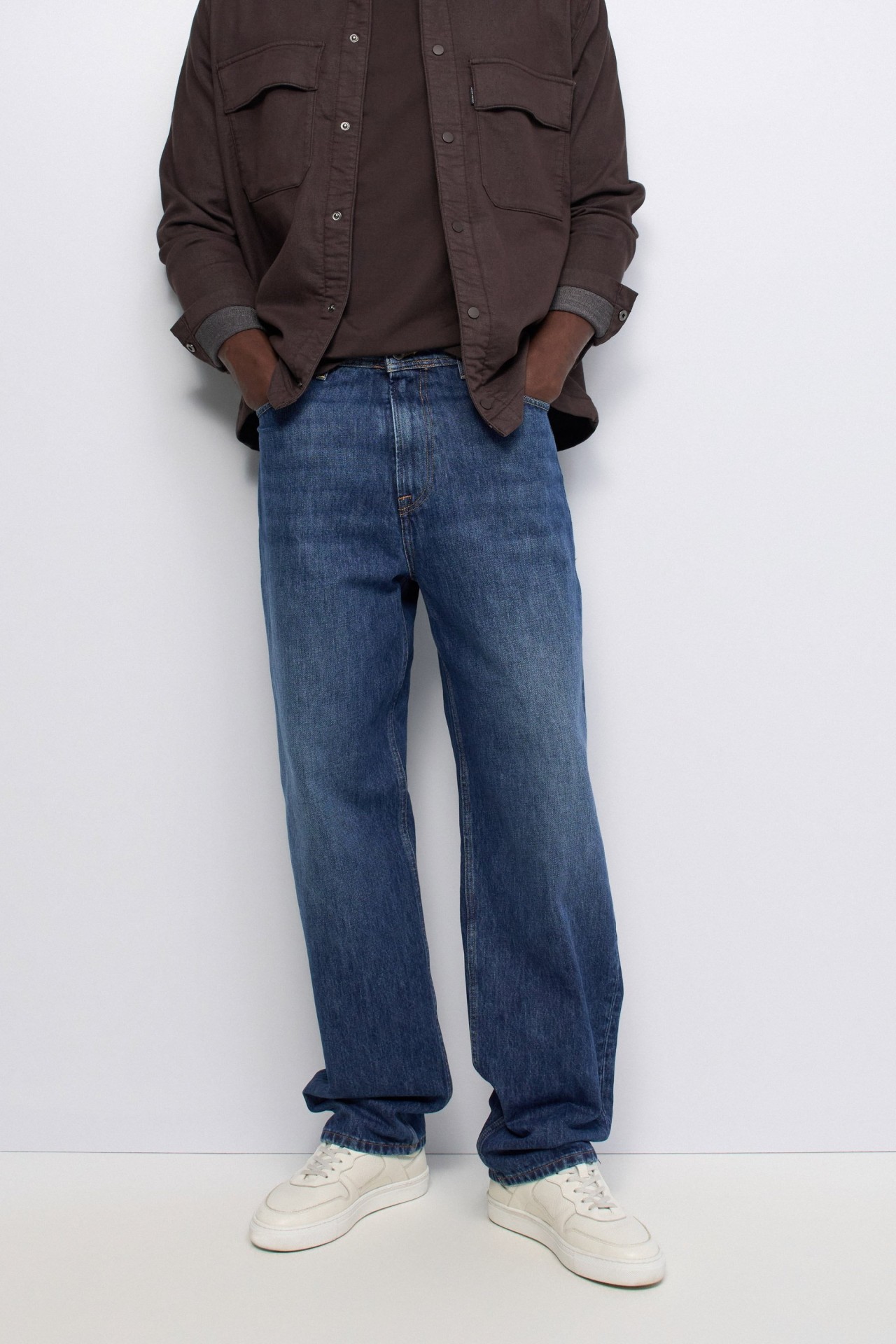 LOOSE FIT JEANS