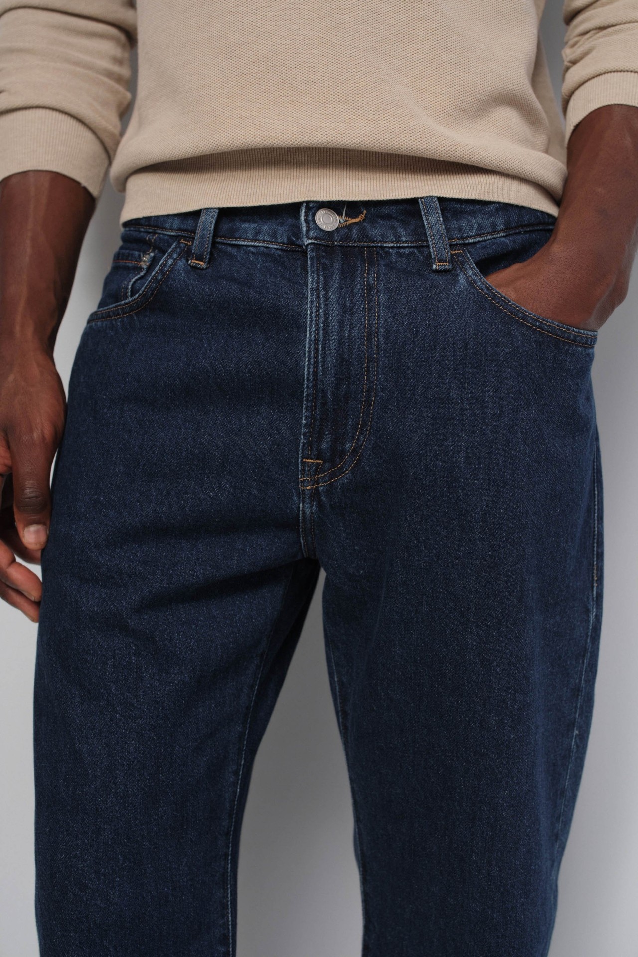 STRAIGHT FIT JEANS
