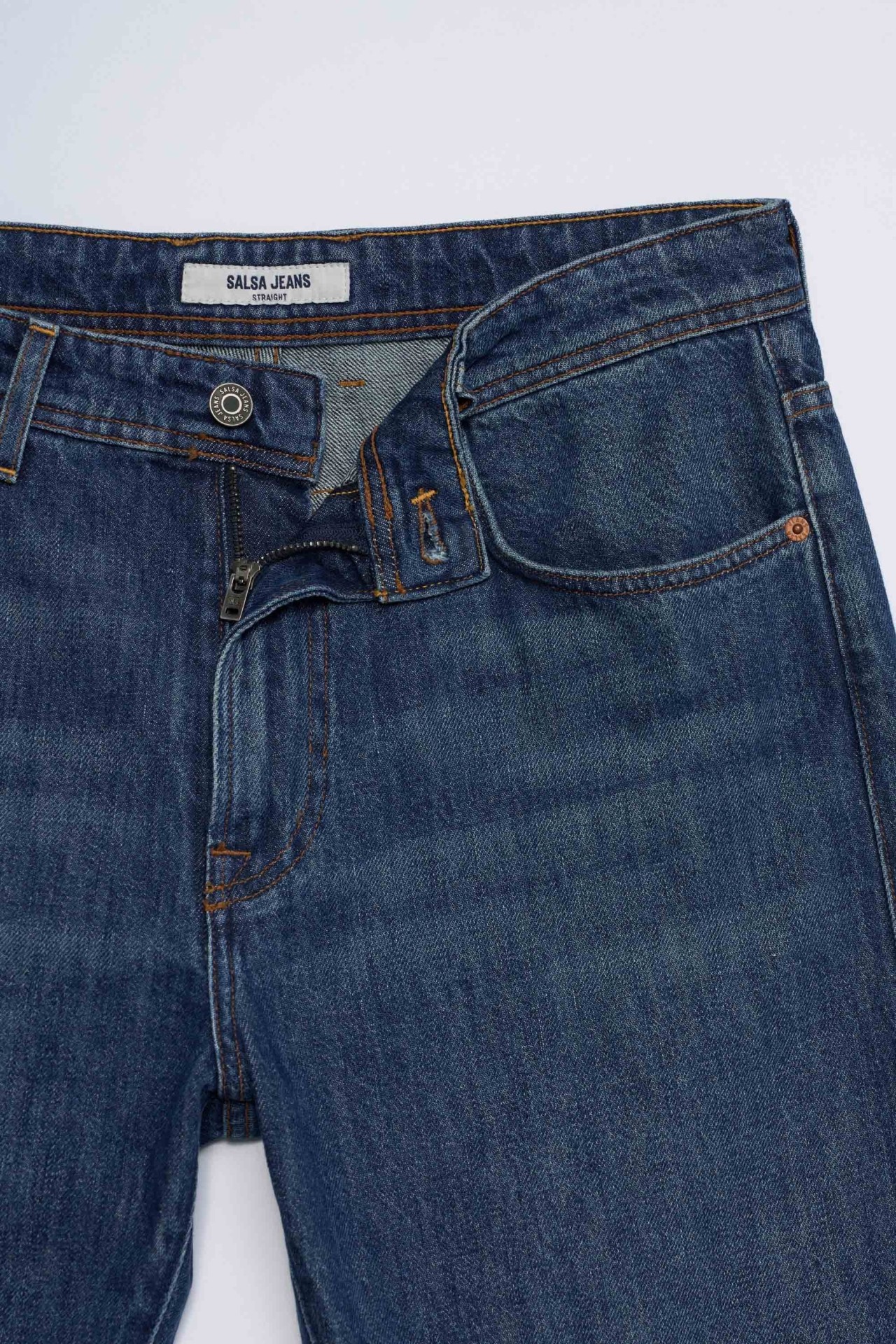 STRAIGHT FIT JEANS