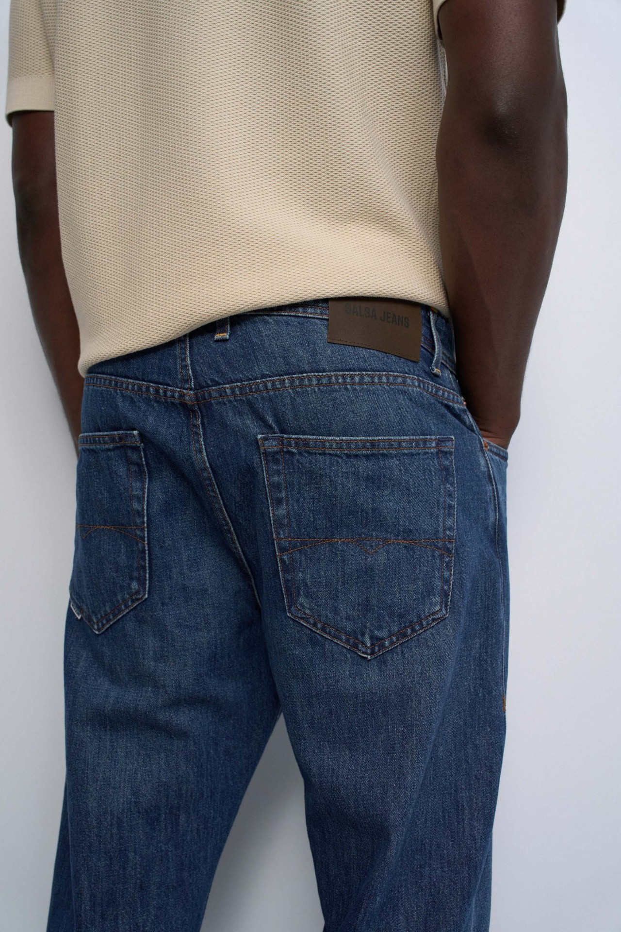 STRAIGHT FIT JEANS