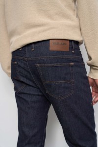 SLIM-FIT-JEANS