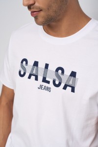 T-SHIRT MIT BRANDING