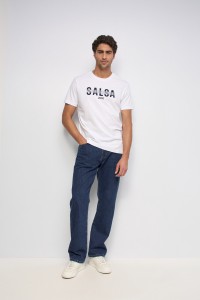 T-SHIRT MIT BRANDING
