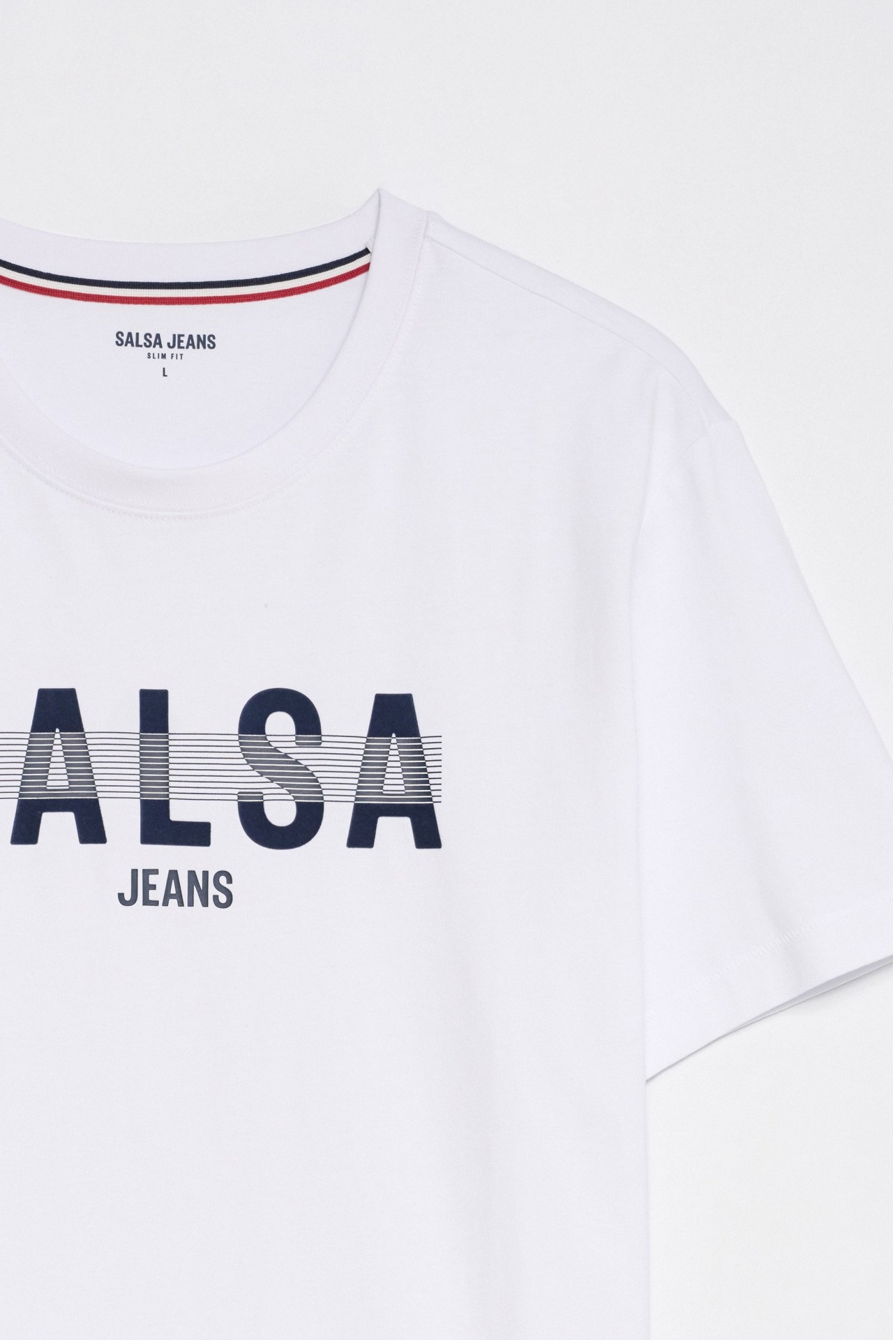 T-SHIRT MIT BRANDING