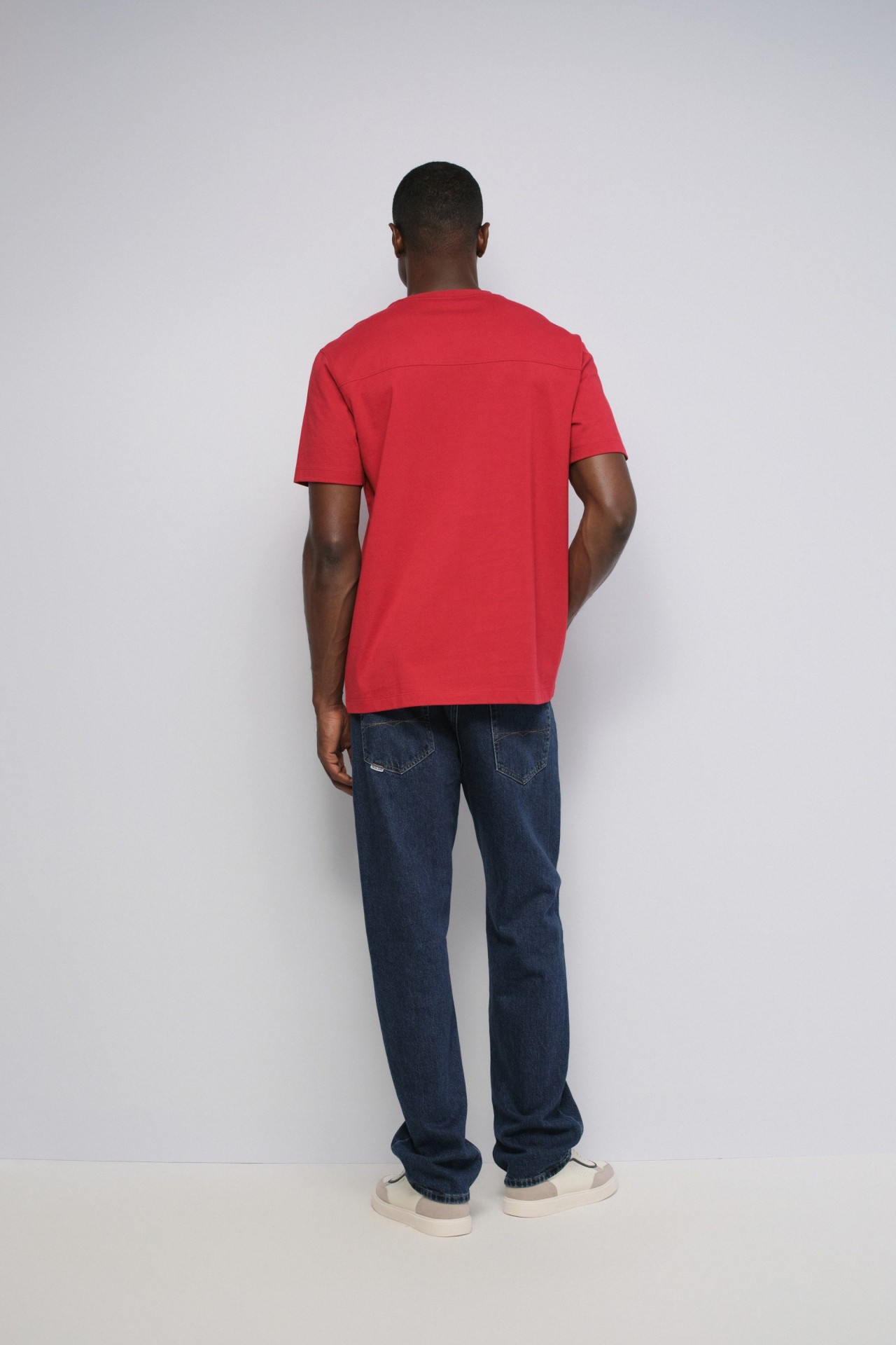 T-SHIRT AUS MODAL MIT BRANDING