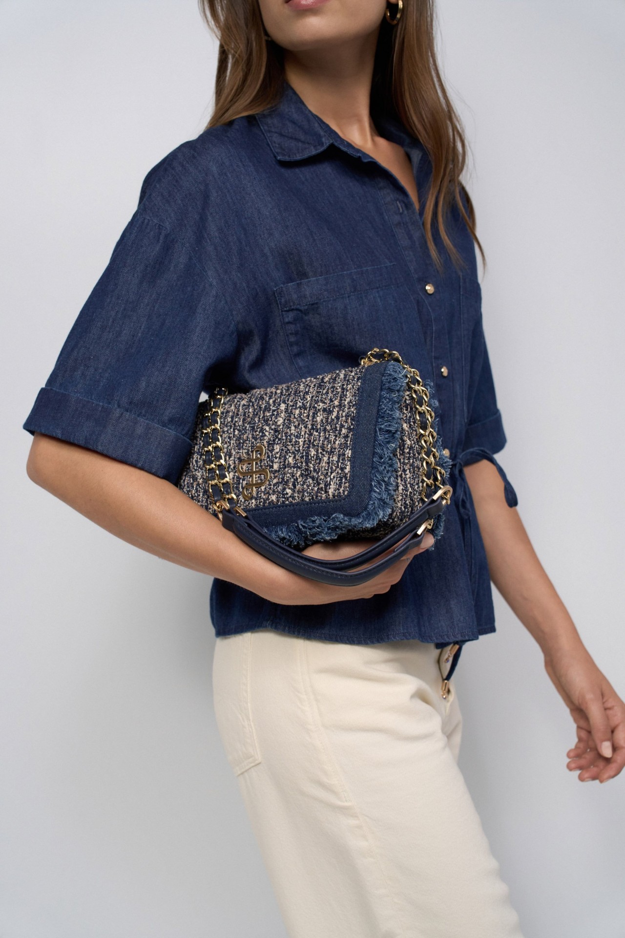 TASCHE AUS TWEED