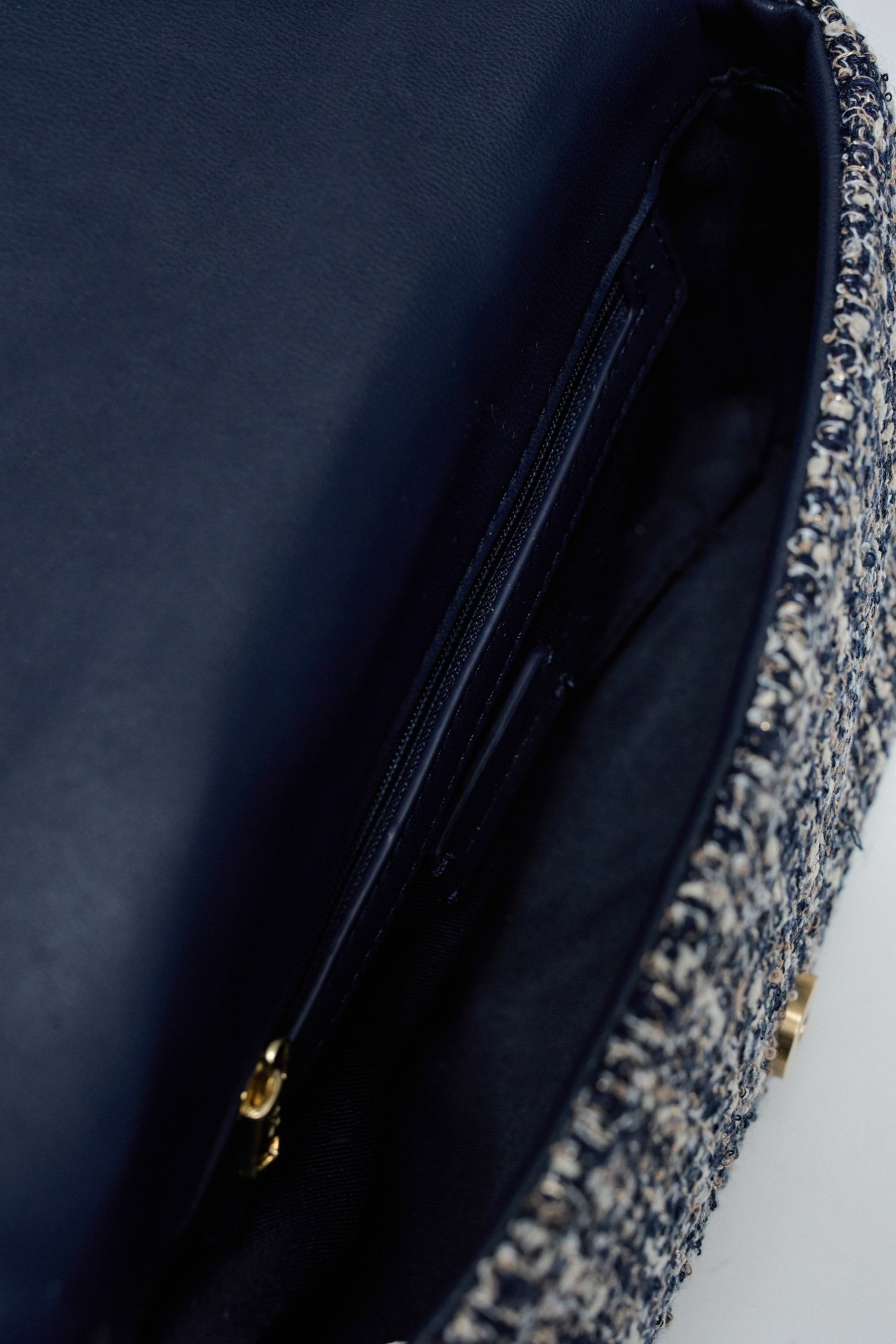 TASCHE AUS TWEED