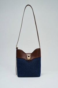 SHOPPER AUS DENIM UND KUNSTLEDER