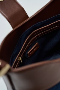 SHOPPER AUS DENIM UND KUNSTLEDER