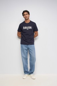 T-SHIRT MIT BRANDING