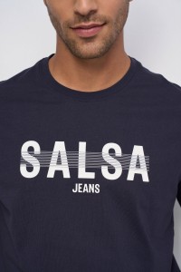 T-SHIRT MIT BRANDING