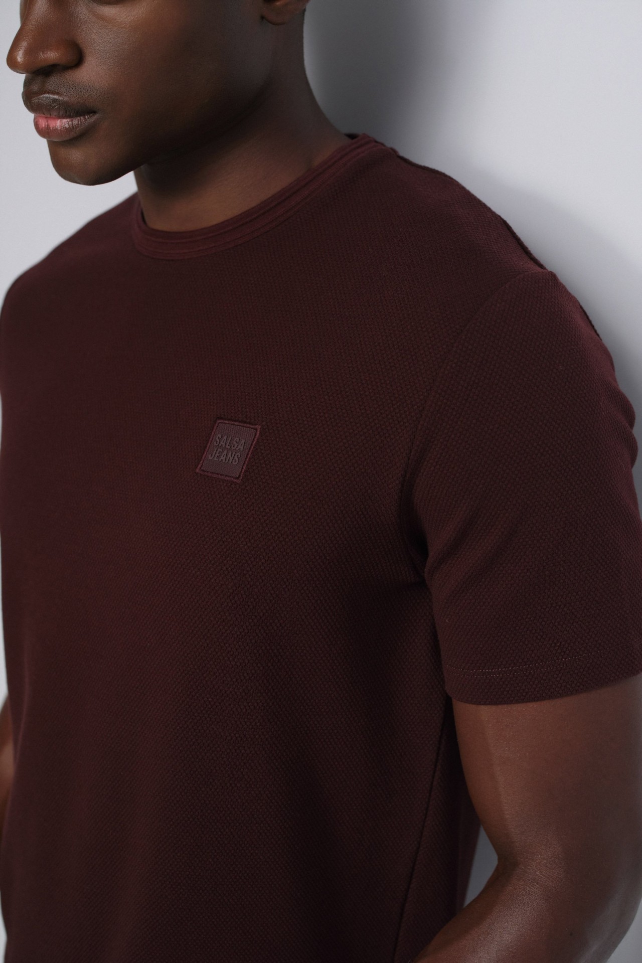 T-SHIRT STRUKTURIERT