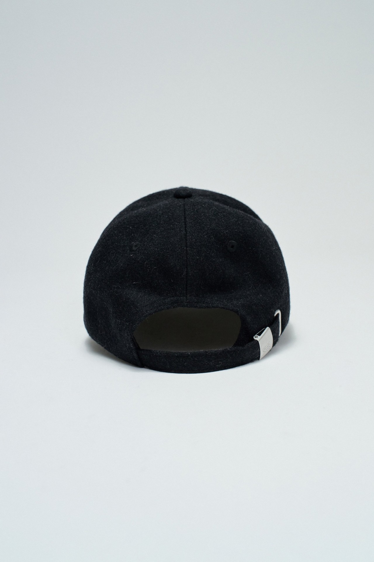 CAP WITH WOOL