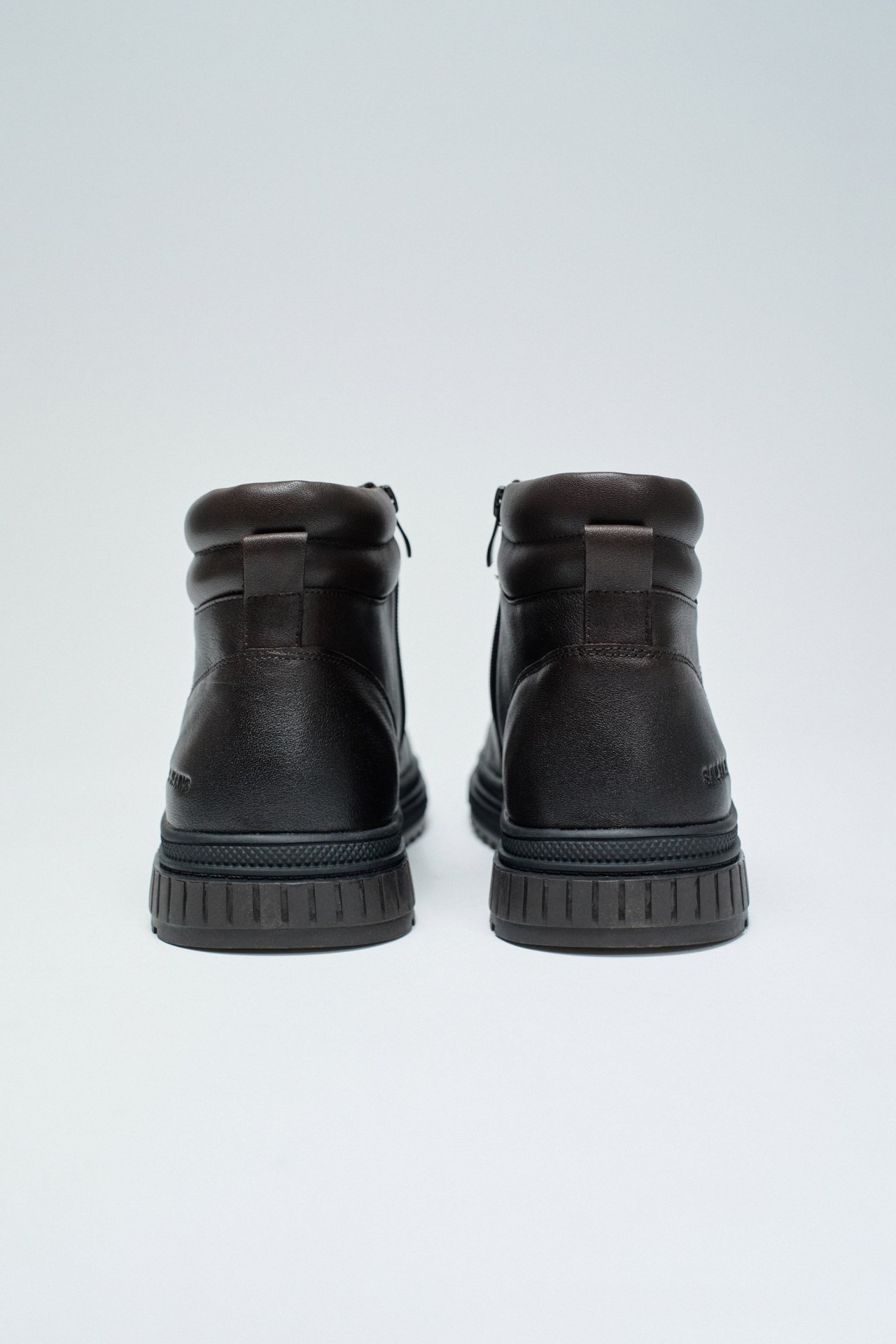 SNEAKER AUS LEDER