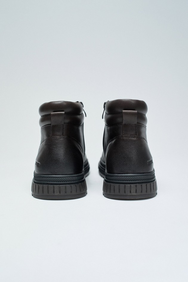 SNEAKER AUS LEDER