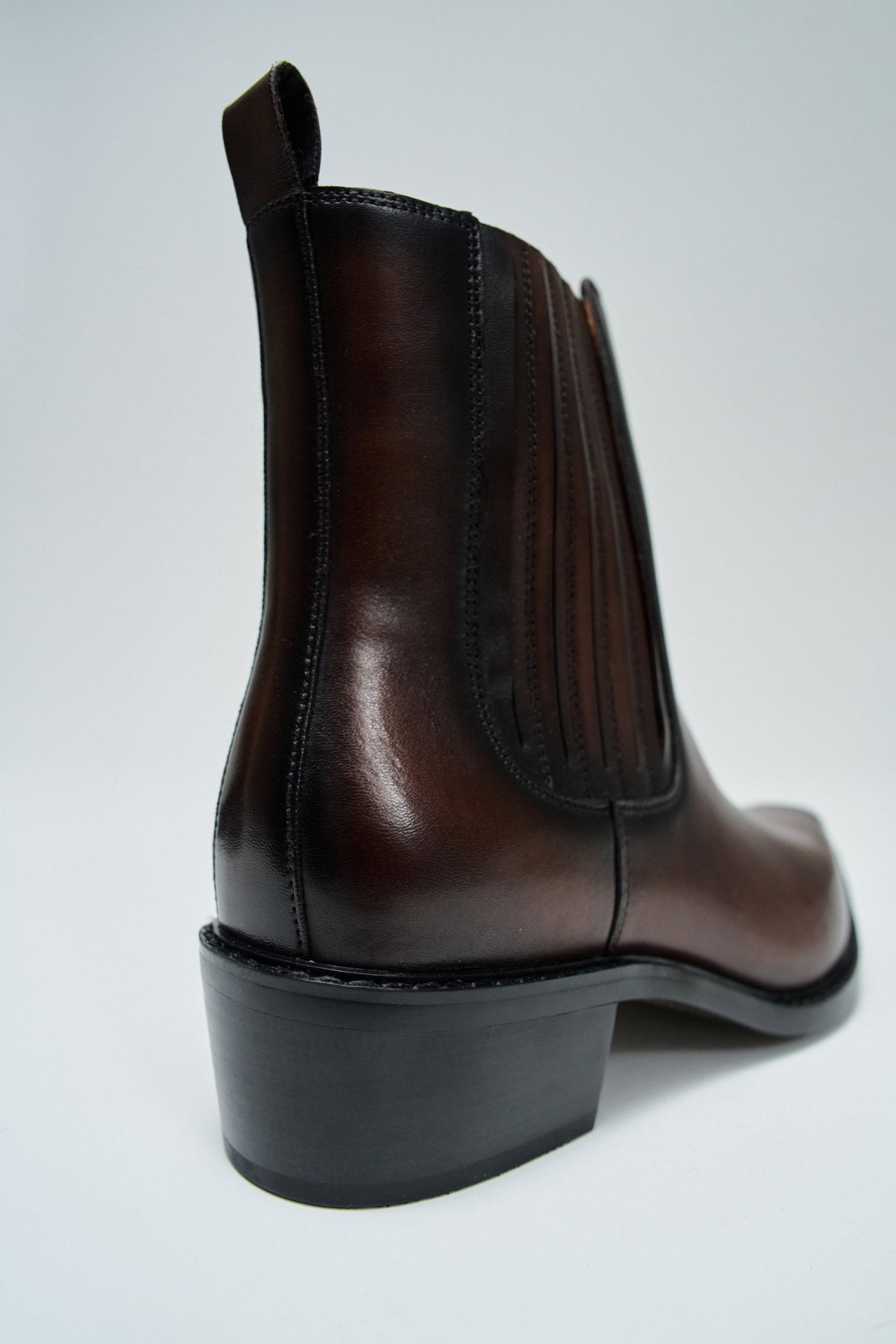 BOTAS DE CUERO