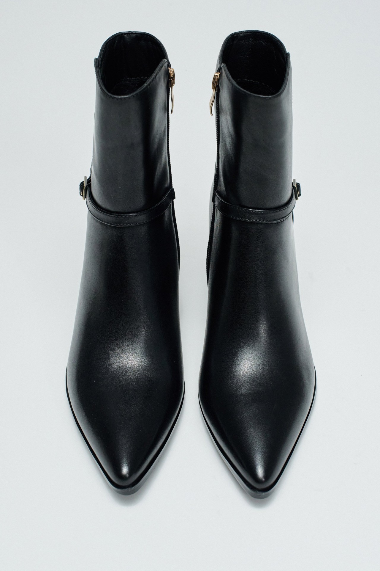 BOTAS DE CUERO