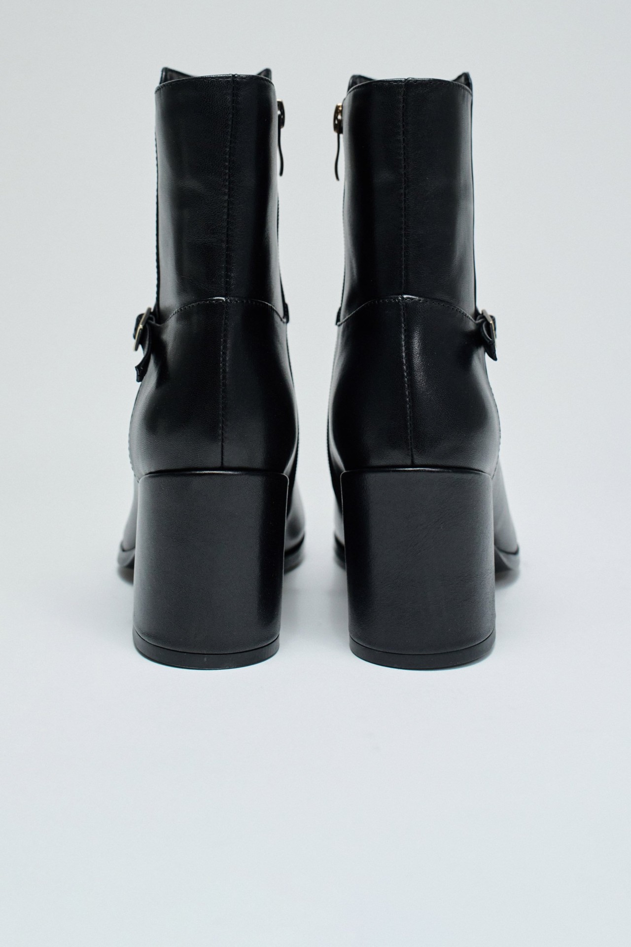 BOTAS DE CUERO