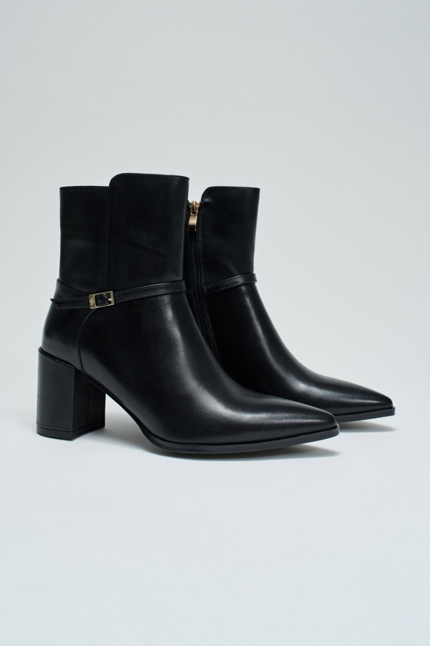 LAARZEN VAN LEER